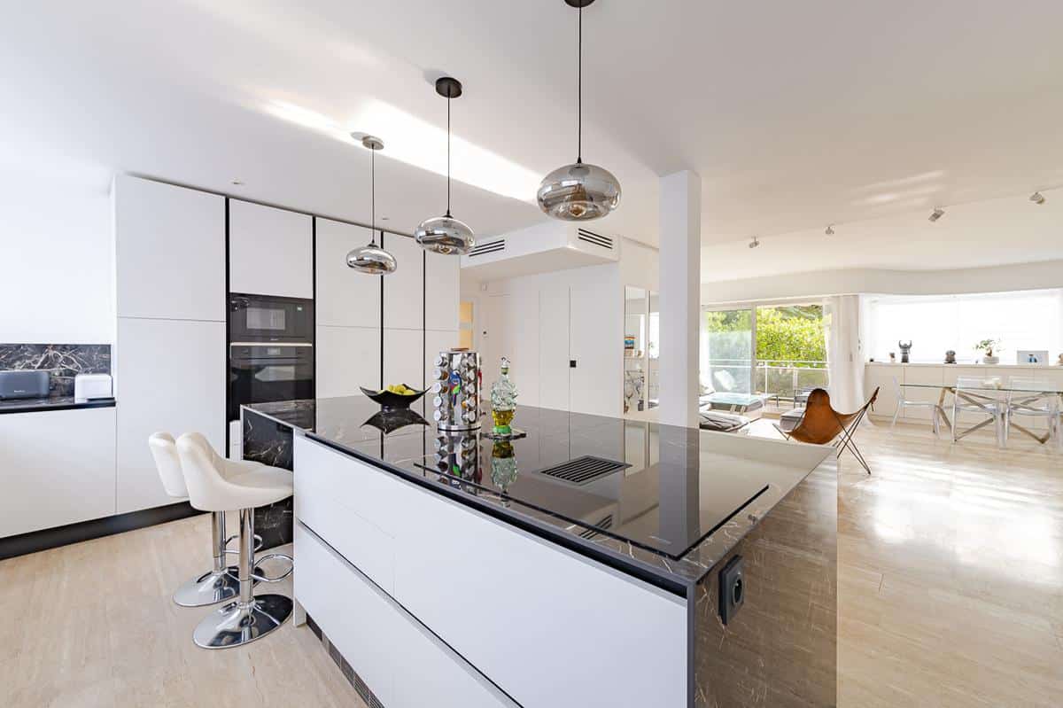 Type 4 de 114,65 m2 avec terrasse de 14,75 m2 Marseille 8ème