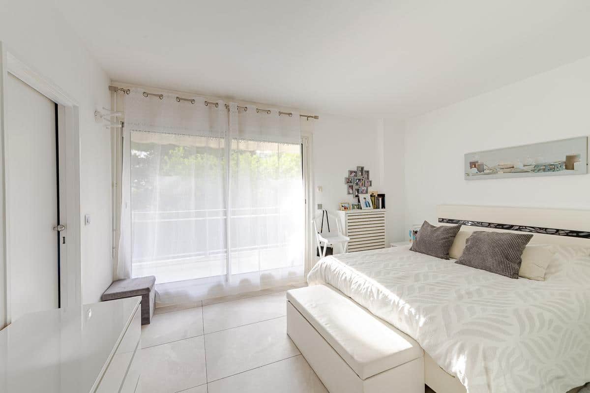 Type 4 de 114,65 m2 avec terrasse de 14,75 m2 Marseille 8ème