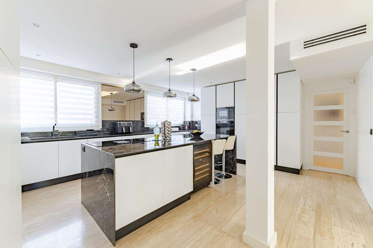 Type 4 of 114.65 m2 with terrace of 14.75 m2 Marseille 8th