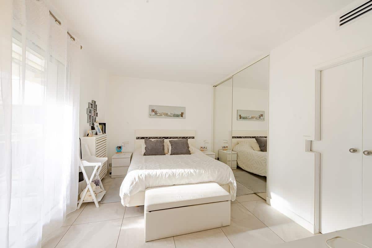 Type 4 of 114.65 m2 with terrace of 14.75 m2 Marseille 8th