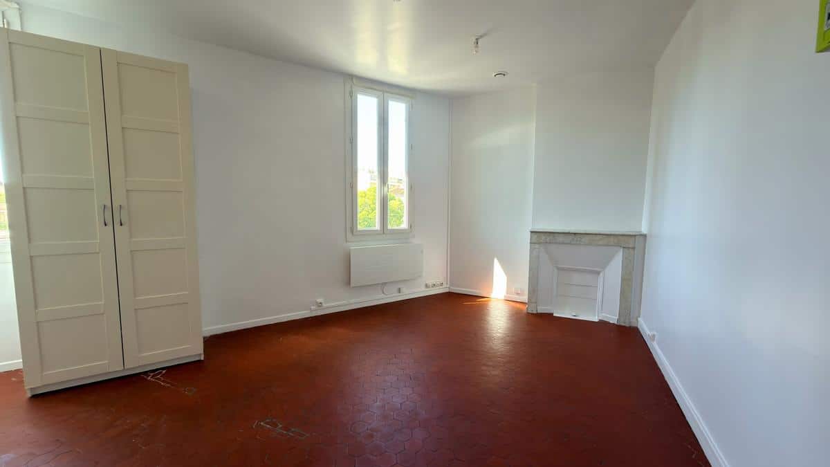 Studio rénové à louer Marseille 13004