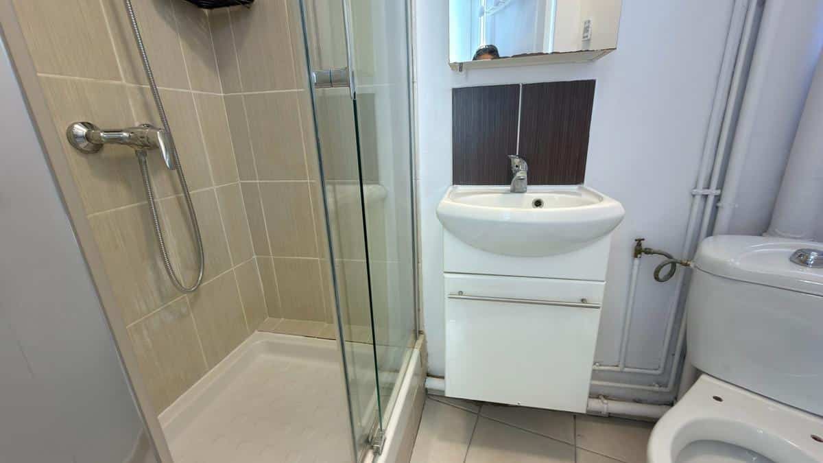 Renovated studio for rent Marseille 13004