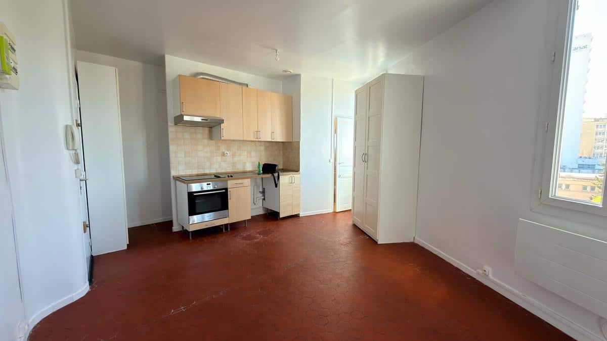 Renovated studio for rent Marseille 13004