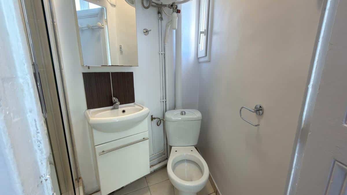 Renovated studio for rent Marseille 13004