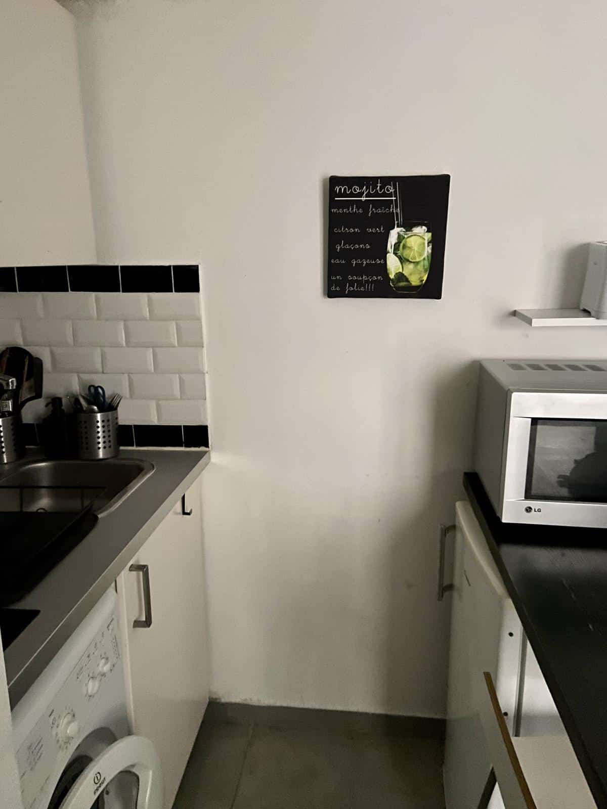 Furnished studio in a quiet location on Rue de l'Ecole