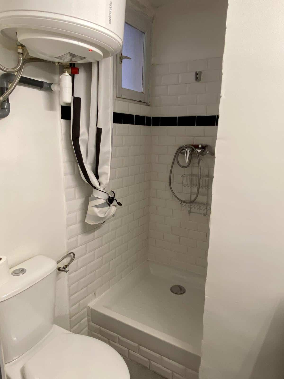 Furnished studio in a quiet location on Rue de l'Ecole