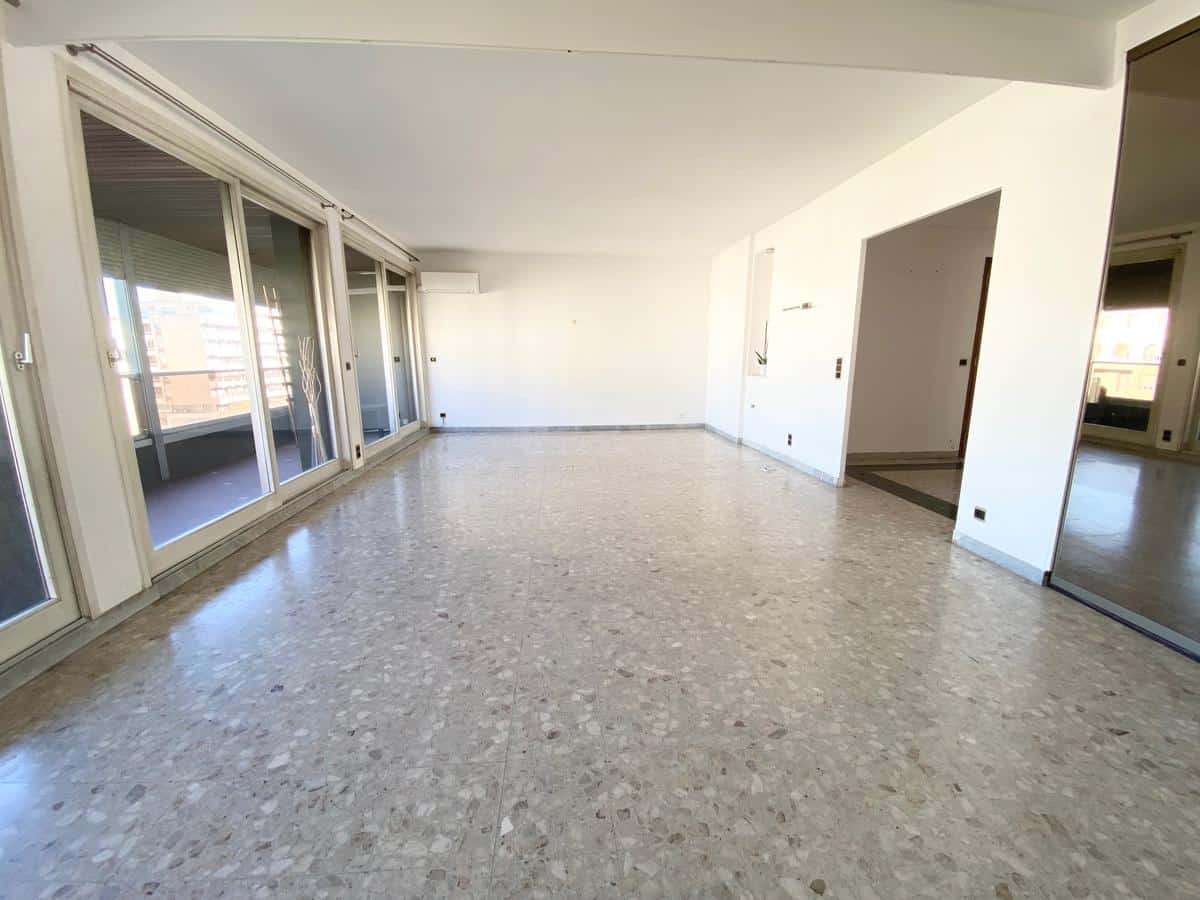 Type 3/4 de 106m2 avec terrasse et balcon Marseille 13008