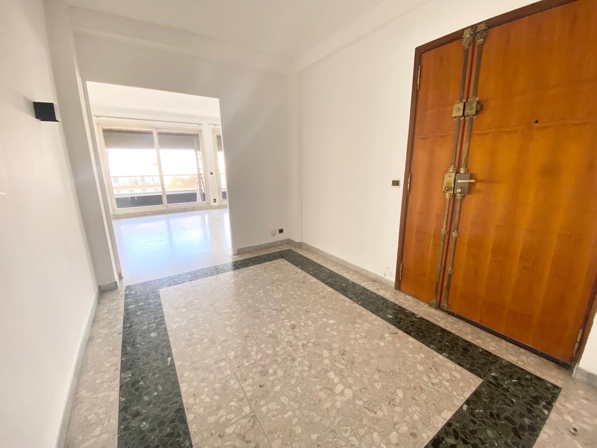 Type 3/4 de 106m2 avec terrasse et balcon Marseille 13008