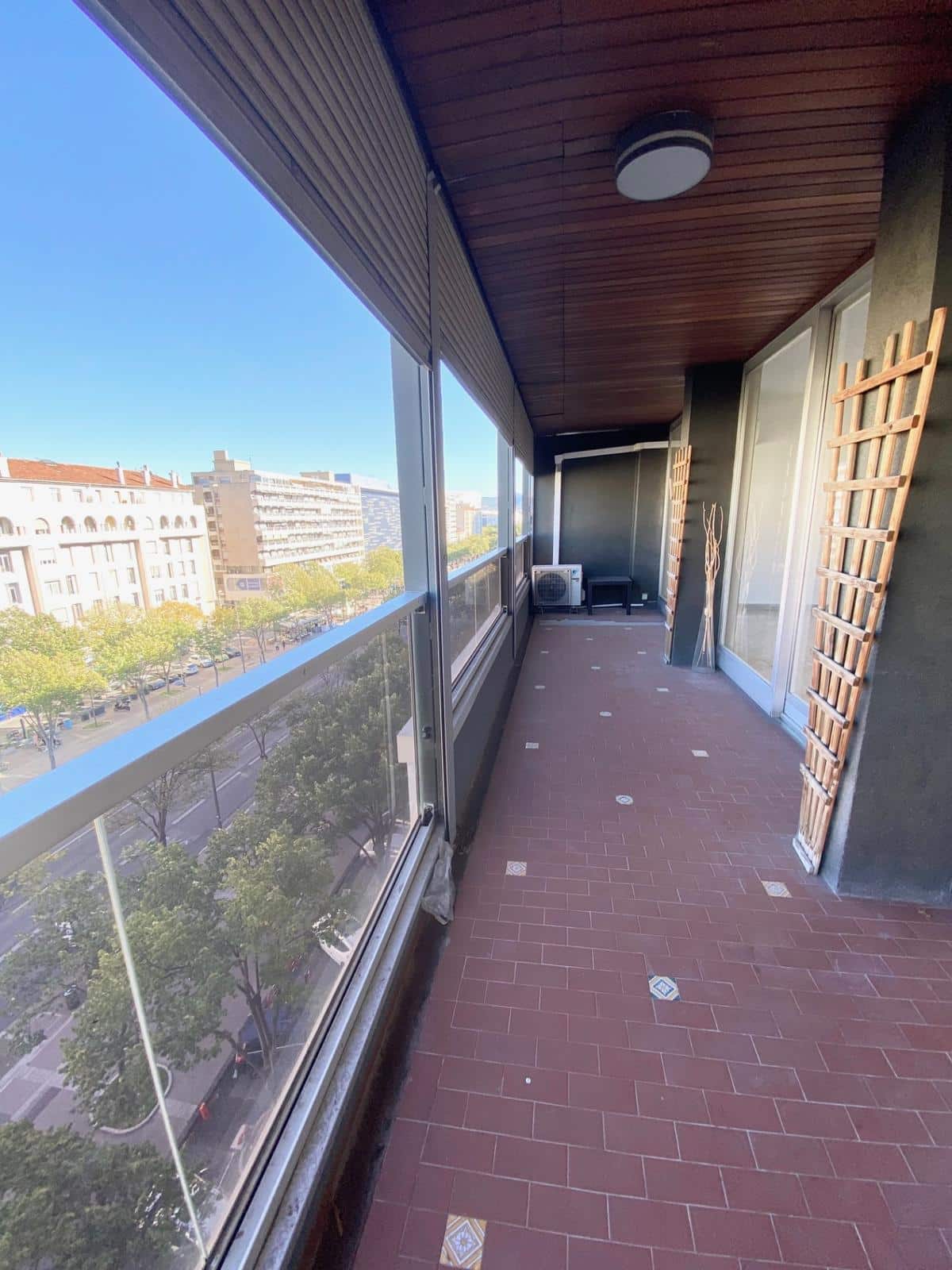 Type 3/4 of 106m2 with terrace and balcony Marseille 13008