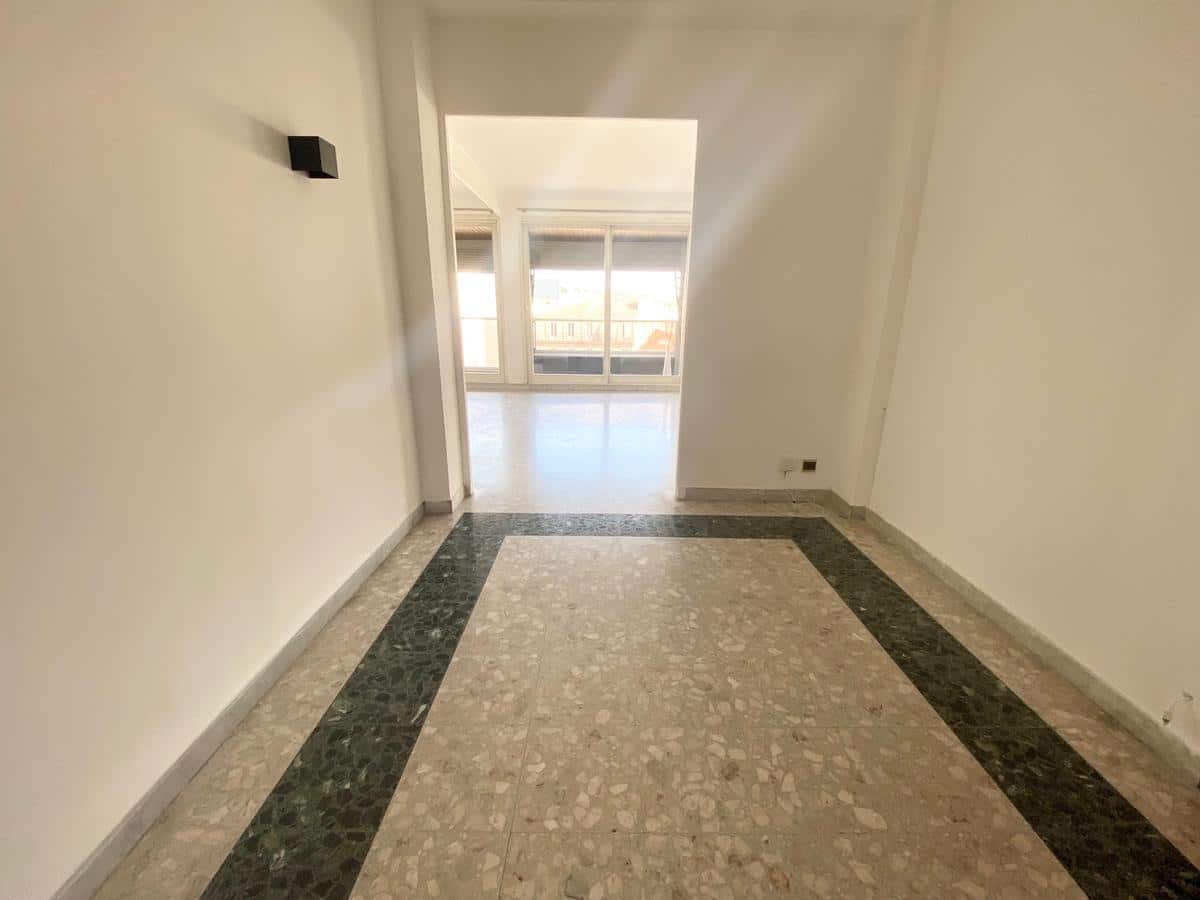 Type 3/4 of 106m2 with terrace and balcony Marseille 13008