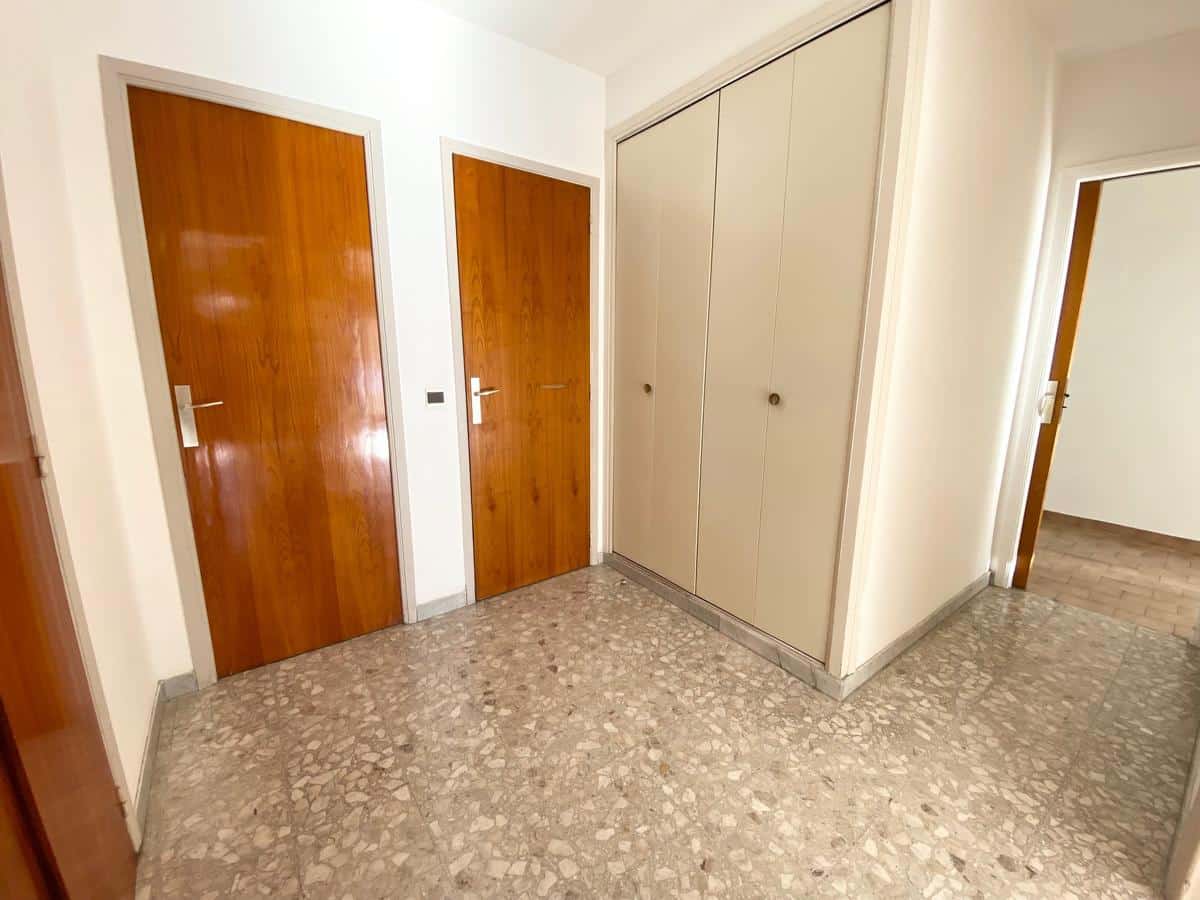 Type 3/4 of 106m2 with terrace and balcony Marseille 13008