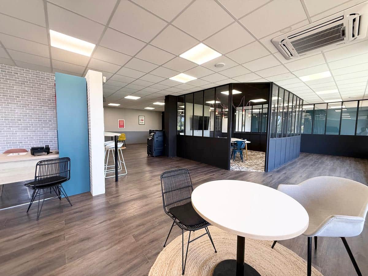 Commercial premises of 210 m2 completely renovated – Les Pennes M