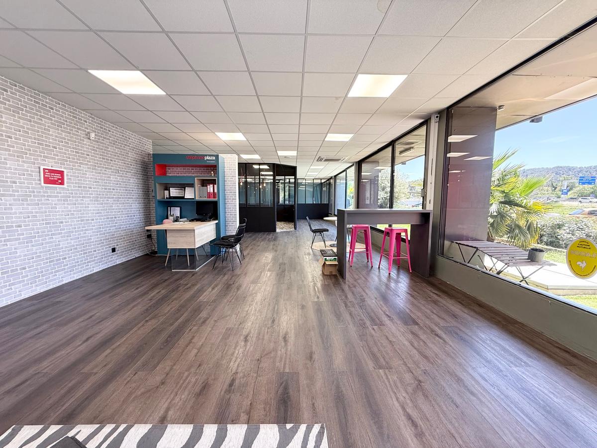 Commercial premises of 210 m2 completely renovated – Les Pennes M