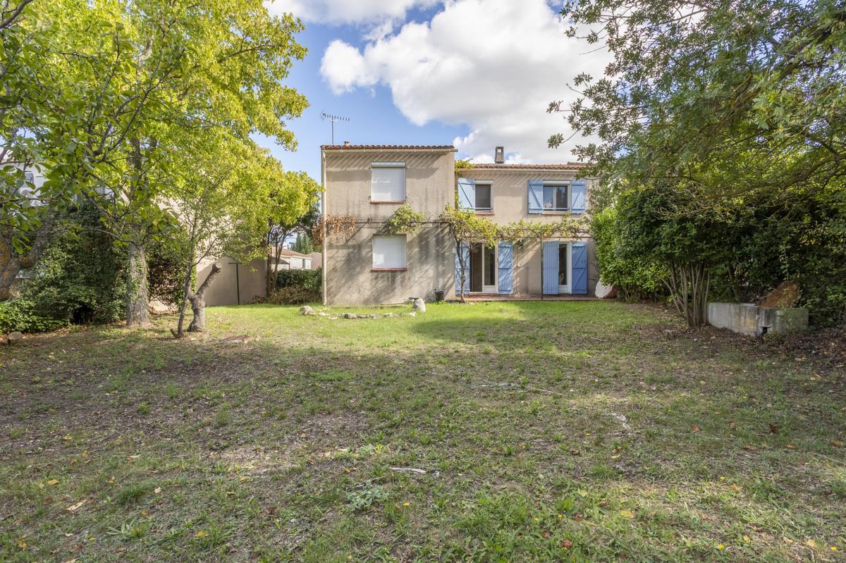 Rare Simiane Collongue villa with terrace and garden