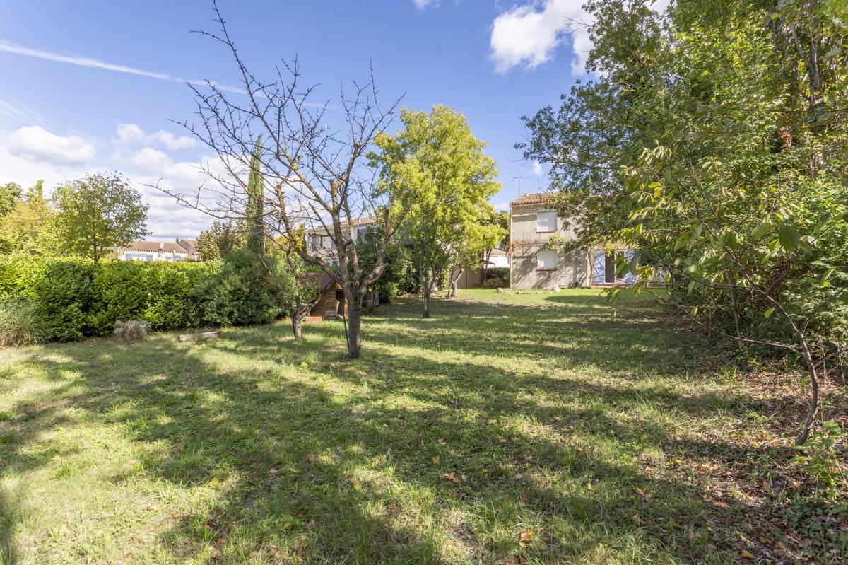 Rare Simiane Collongue villa with terrace and garden