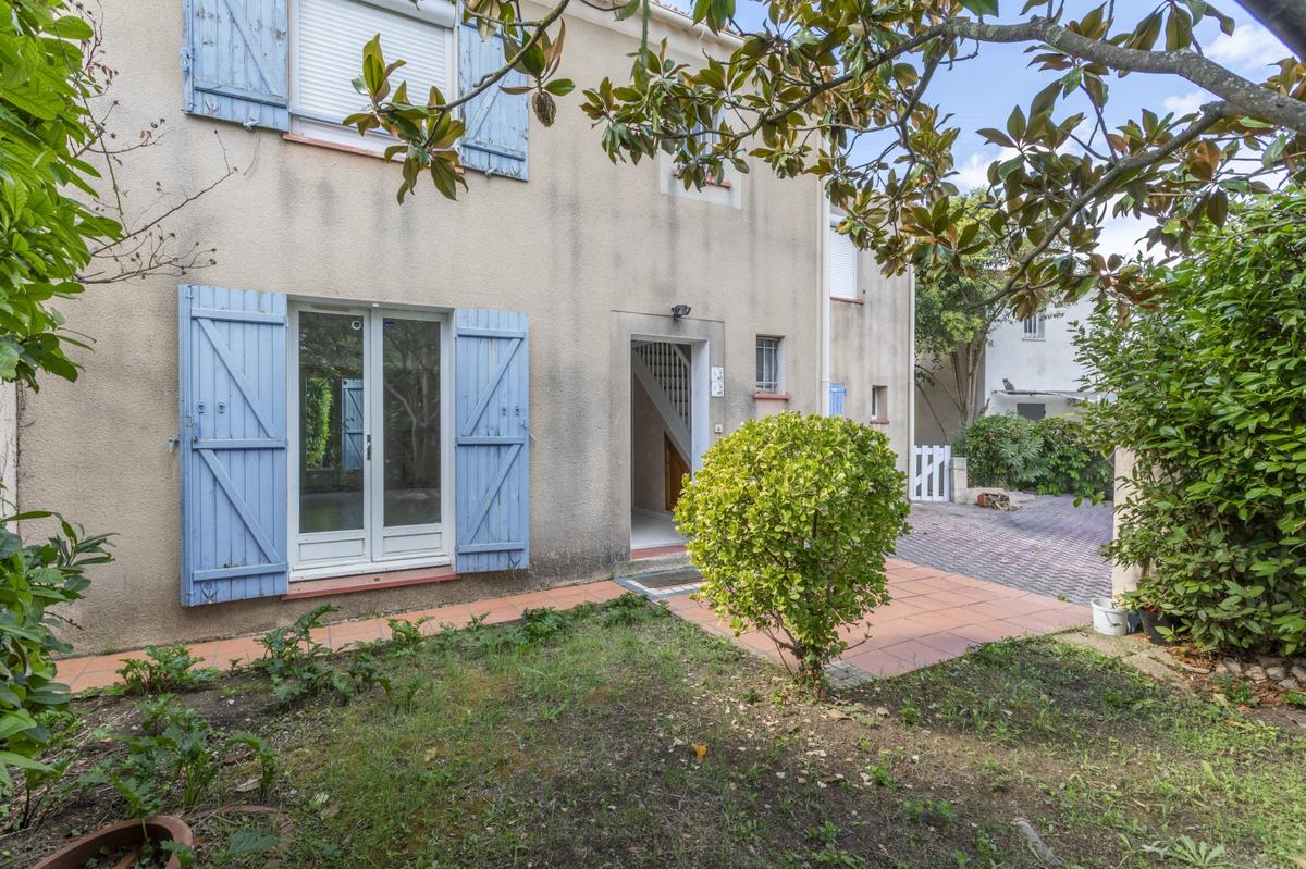Rare Simiane Collongue villa with terrace and garden