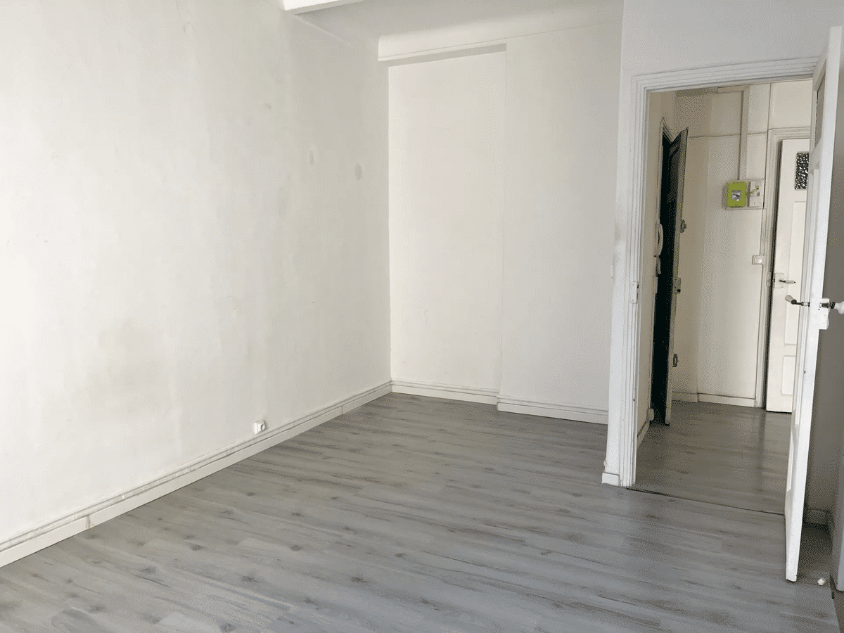2 room apartment, 40 m2 for sale in Marseille 6th.