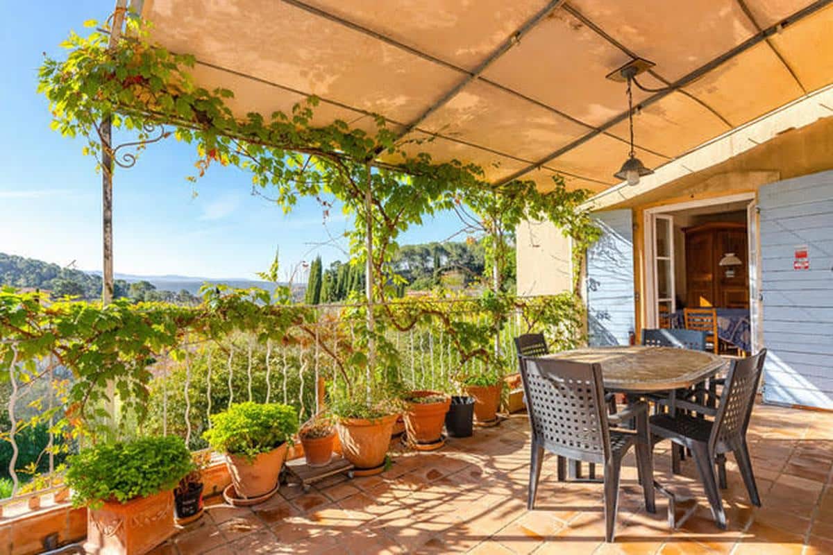 AIX-EN-PROVENCE 13100 AU CALME MAISON EN LOTISSEMENT AVEC PI