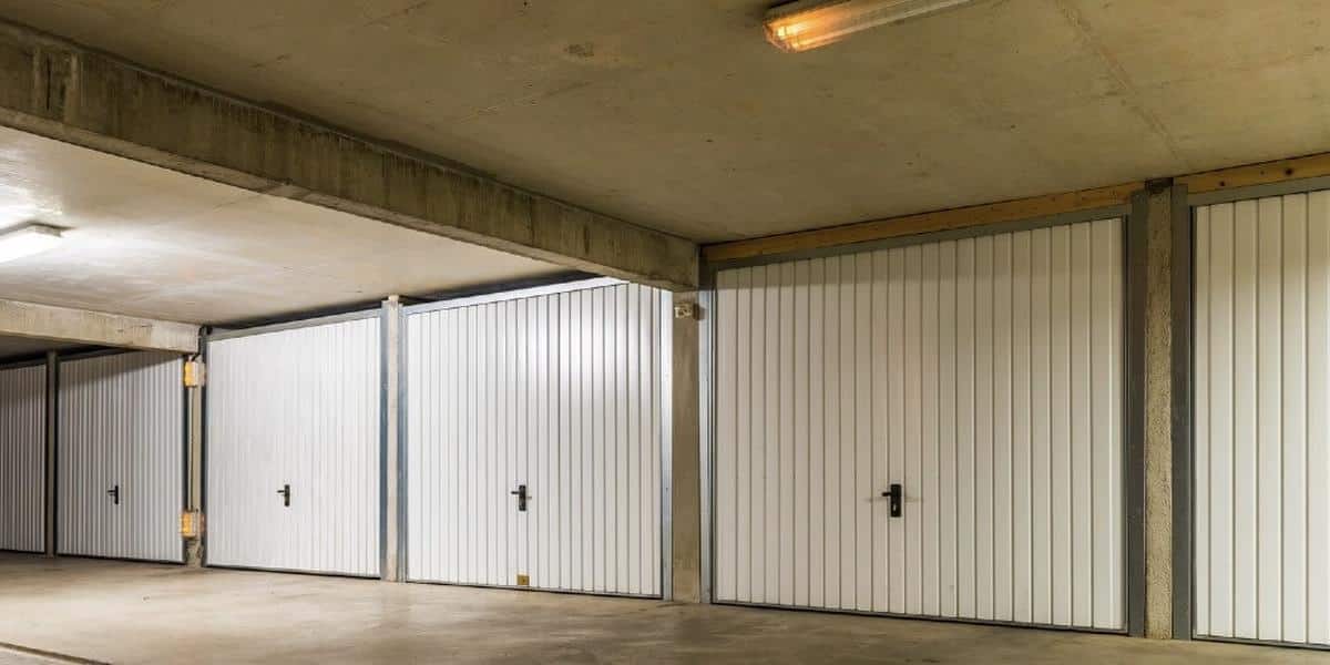 Closed garage of 15 m2 Marseille 5th