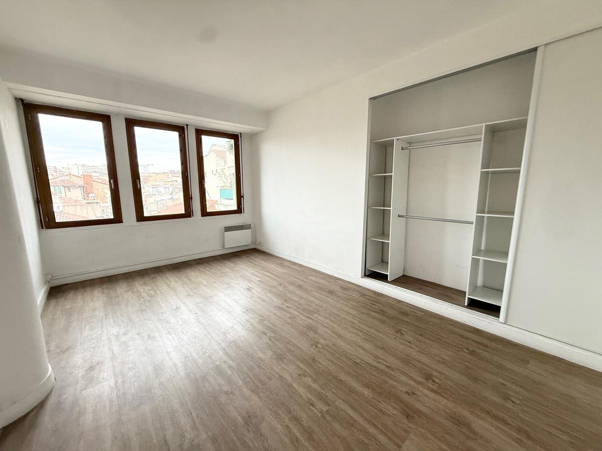 Type 1 de 34 m2 Marseille 1er