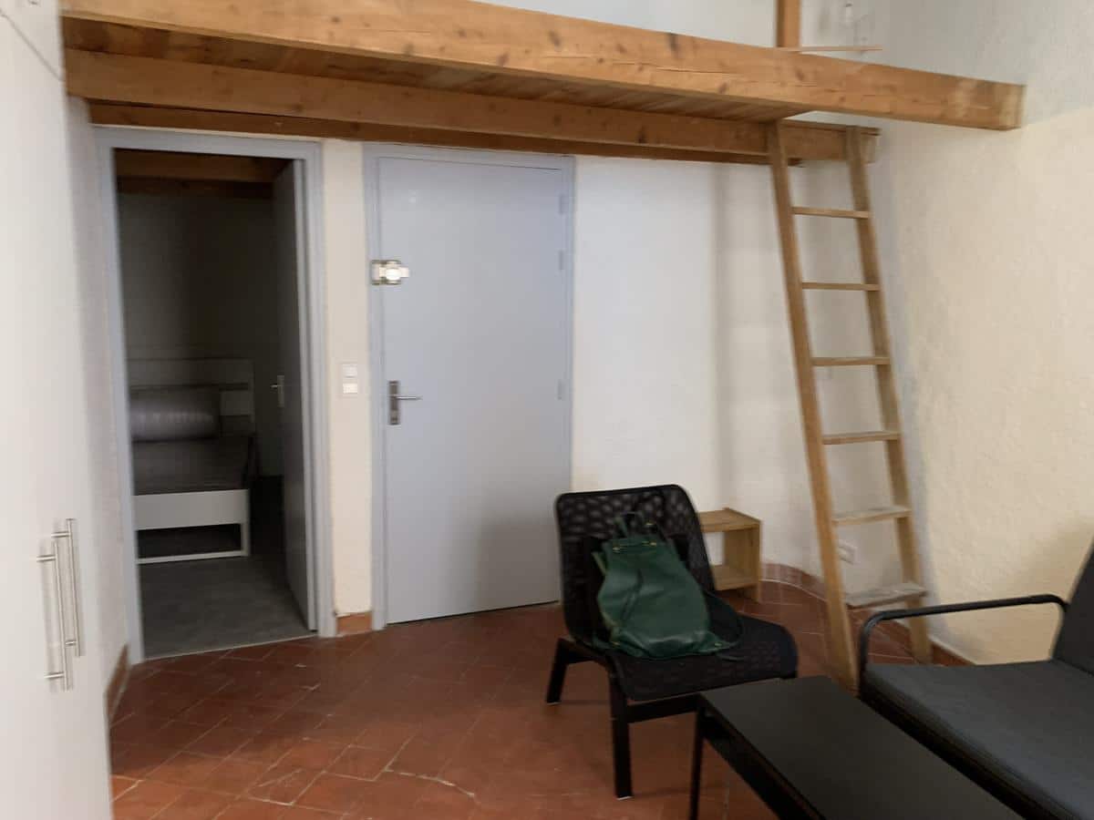 Furnished 1/2-bedroom apartment on Rue Venel