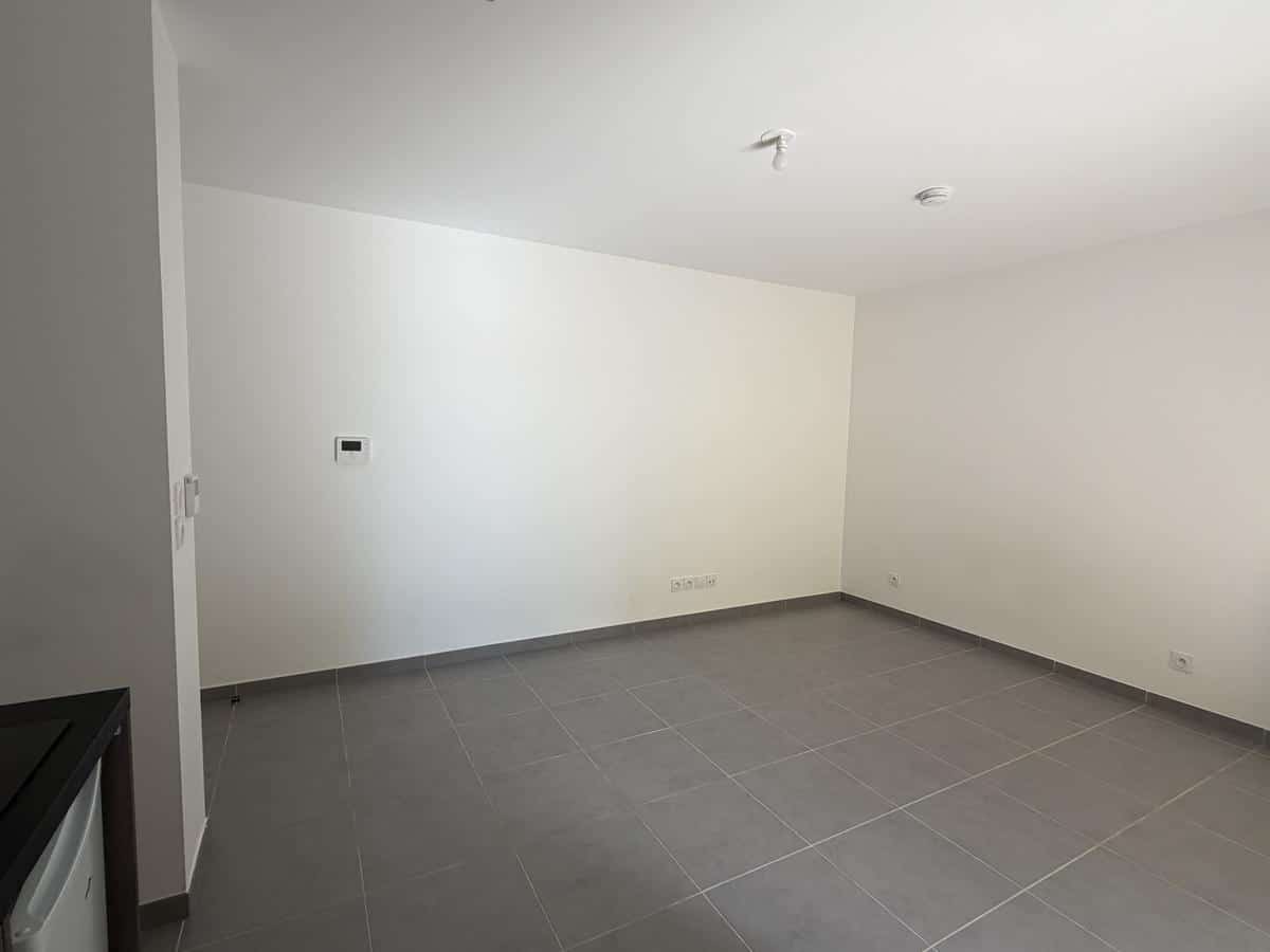 Studio récent avec balcon et parking – 305 rue Jean DAUSSET