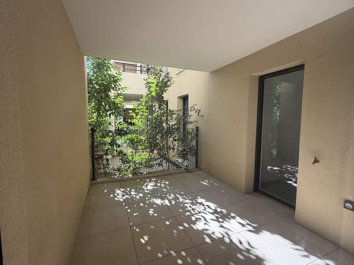 Modern studio apartment with balcony and parking – 305 rue Jean DAUSSET