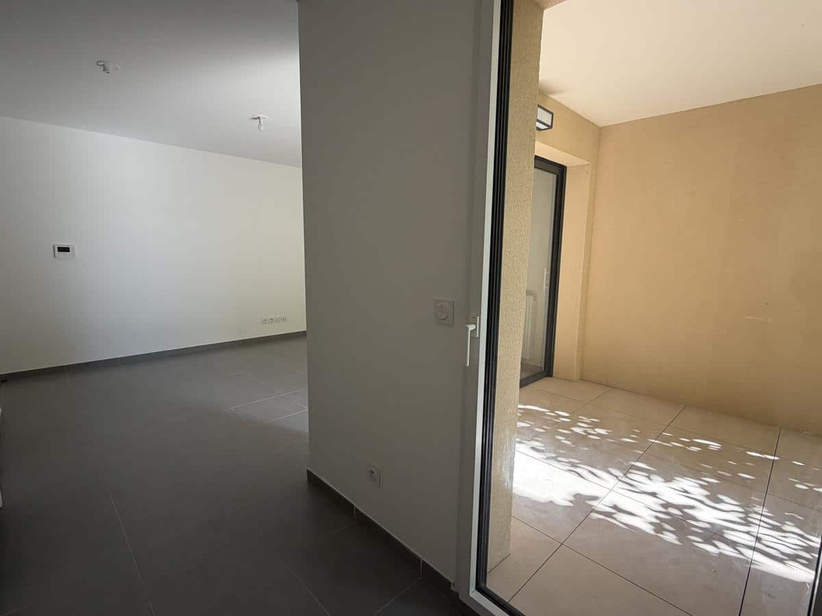 Modern studio apartment with balcony and parking – 305 rue Jean DAUSSET