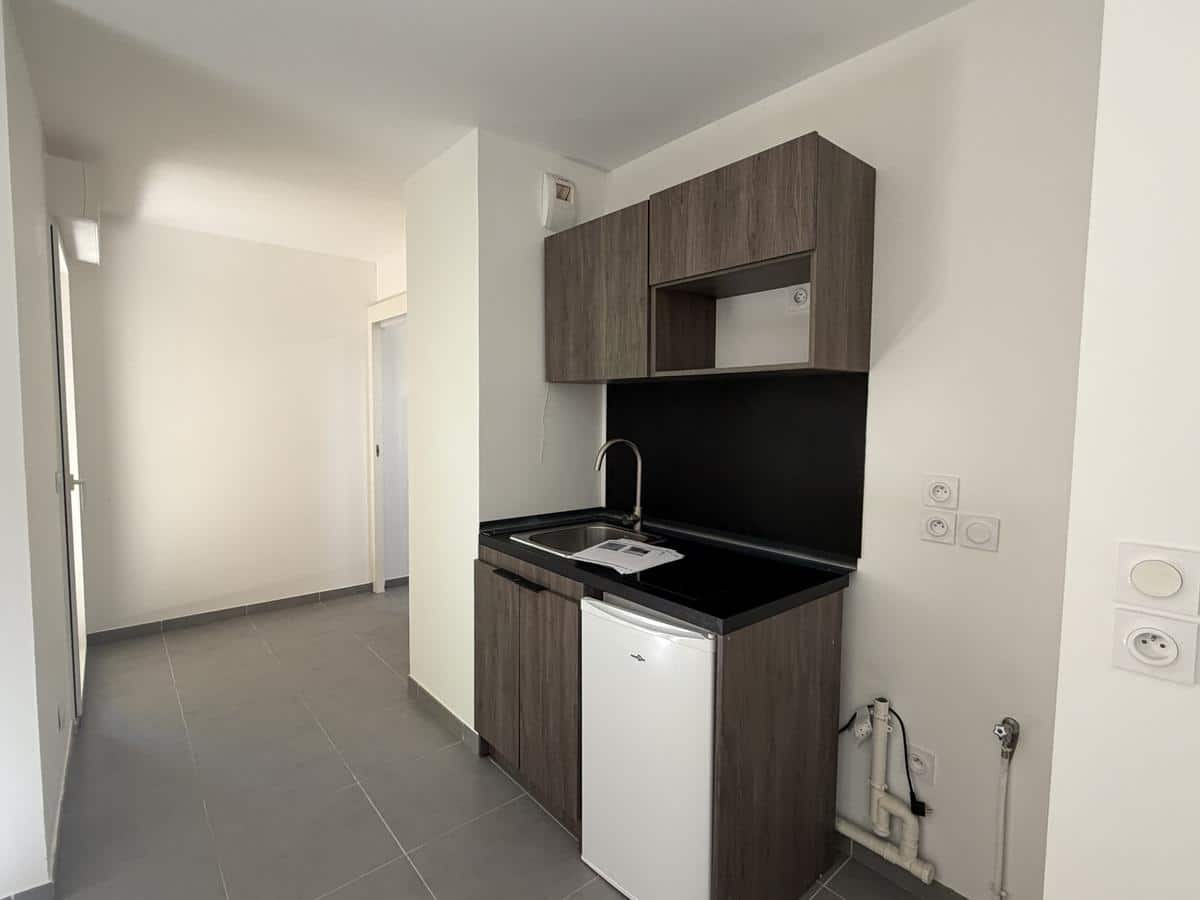 Modern studio apartment with balcony and parking – 305 rue Jean DAUSSET