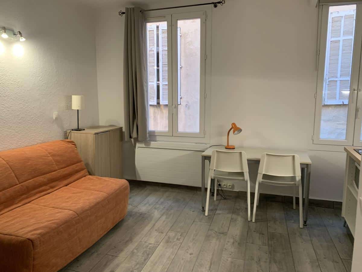 Studio Rénové Meublé Situé Rue Venel