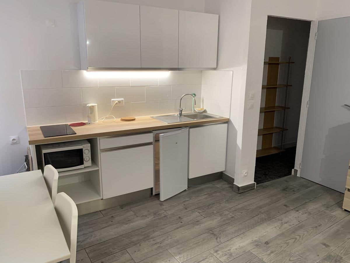 Renovated and furnished studio apartment located on Rue Venel