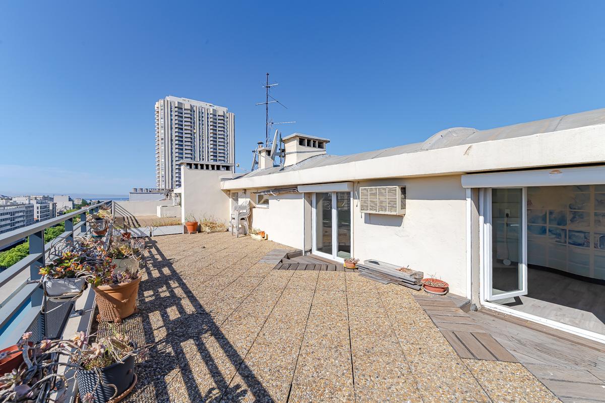 T4/5 DUPLEX AVEC BALCON ET ROOFTOP – ROND POINT DU PRADO – 1