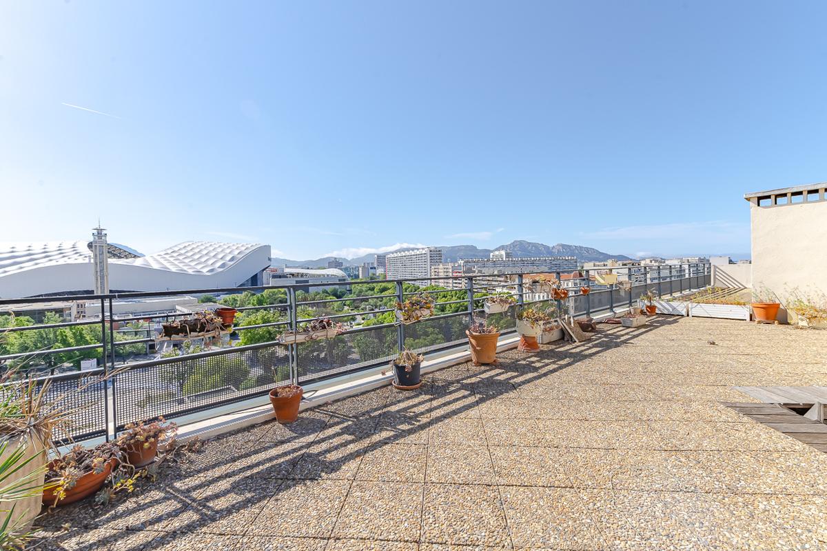 T4/5 DUPLEX AVEC BALCON ET ROOFTOP – ROND POINT DU PRADO – 1