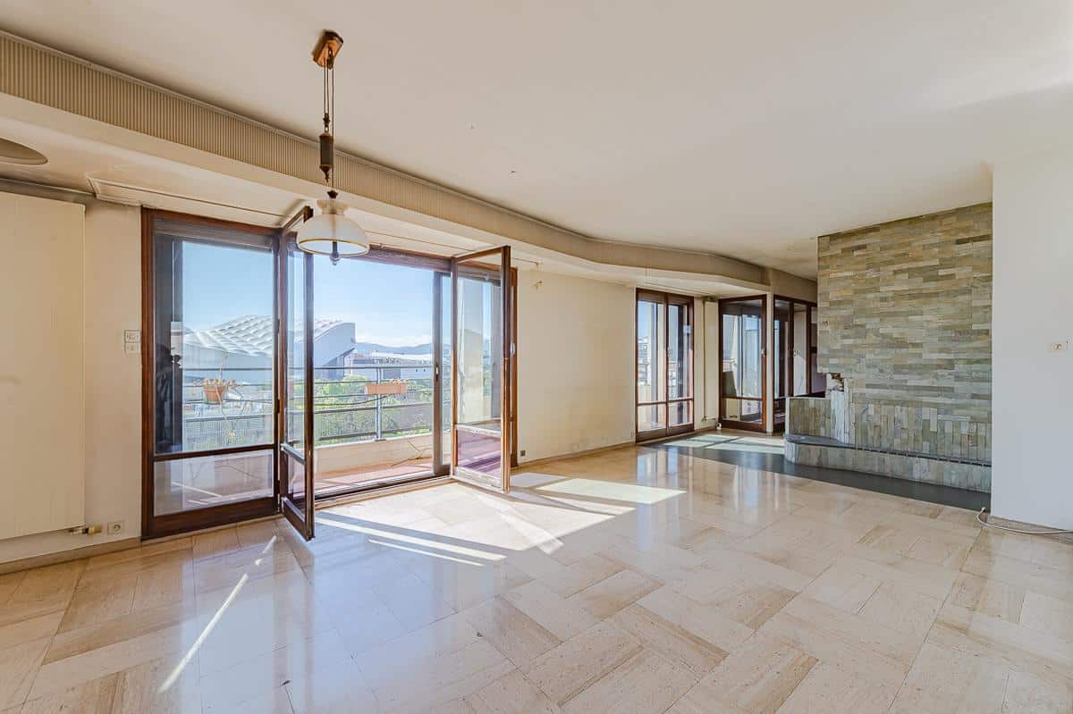 T4/5 DUPLEX WITH BALCONY AND ROOFTOP – ROND POINT DU PRADO – 1