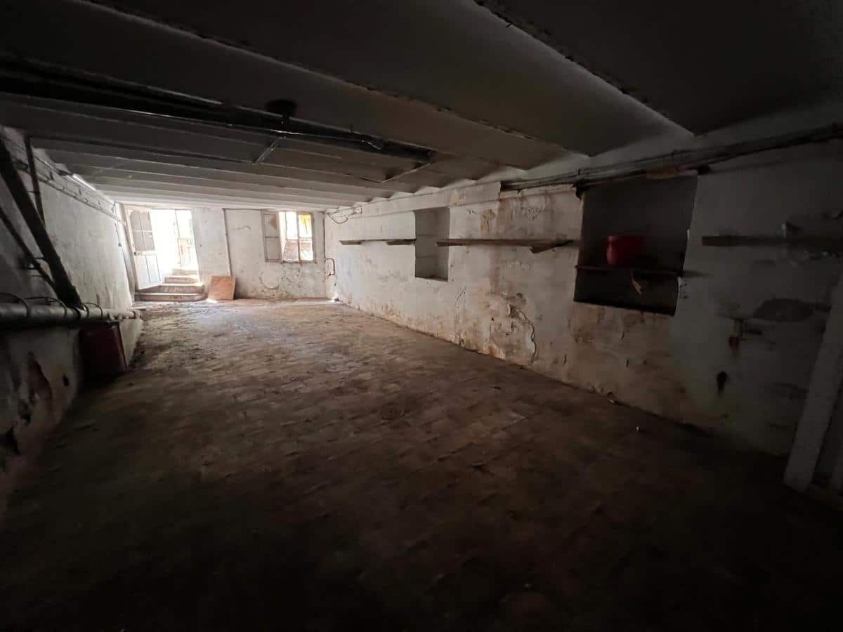 Local/Storage Marseille 1st