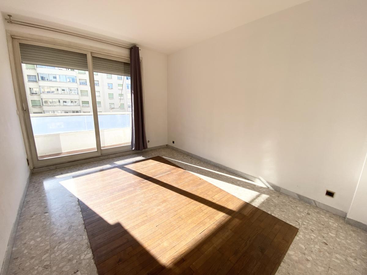 Type 3/4 of 106m2 with terrace and balcony Marseille 13008
