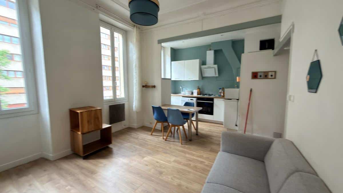 TYPE 2 FURNITURE – NEAR METRO CASTELLANE