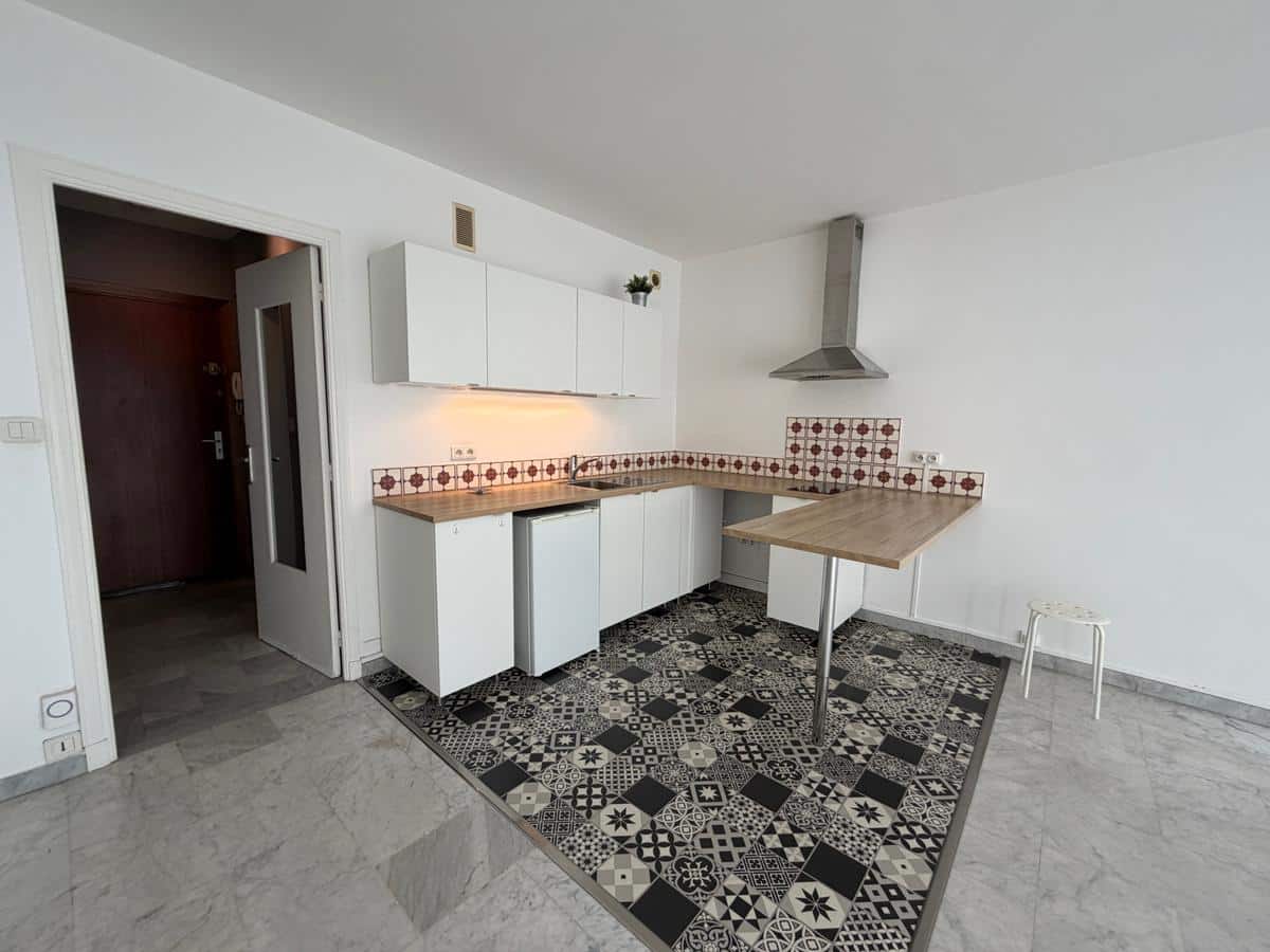 En location à Marseille 6 : appartement avec AGENCE ETOILE M