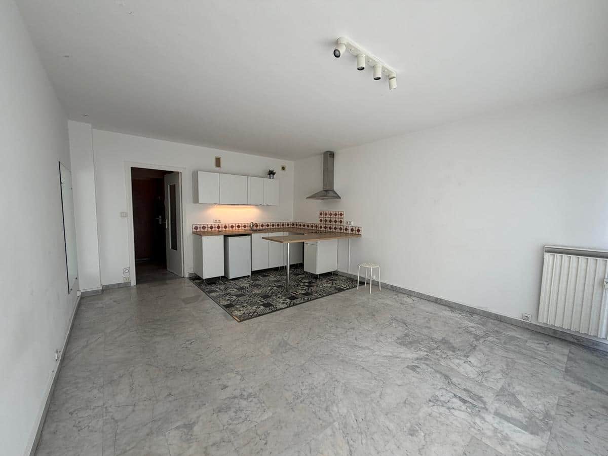 En location à Marseille 6 : appartement avec AGENCE ETOILE M