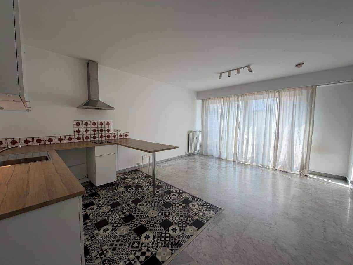 En location à Marseille 6 : appartement avec AGENCE ETOILE M