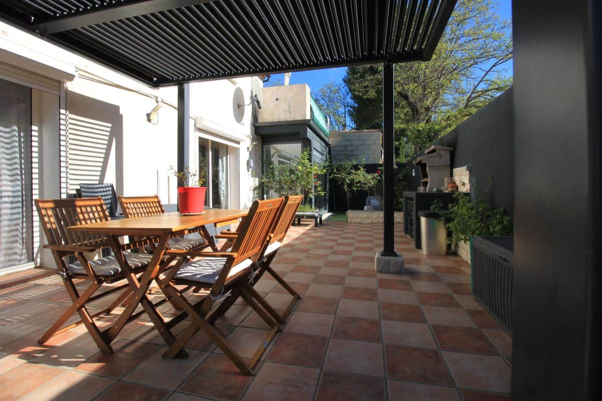 Bottom of Villa on the ground floor with private garden