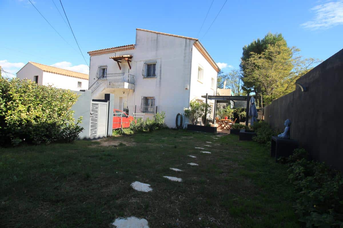 Bottom of Villa on the ground floor with private garden