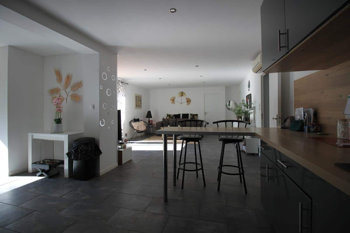 Bottom of Villa on the ground floor with private garden