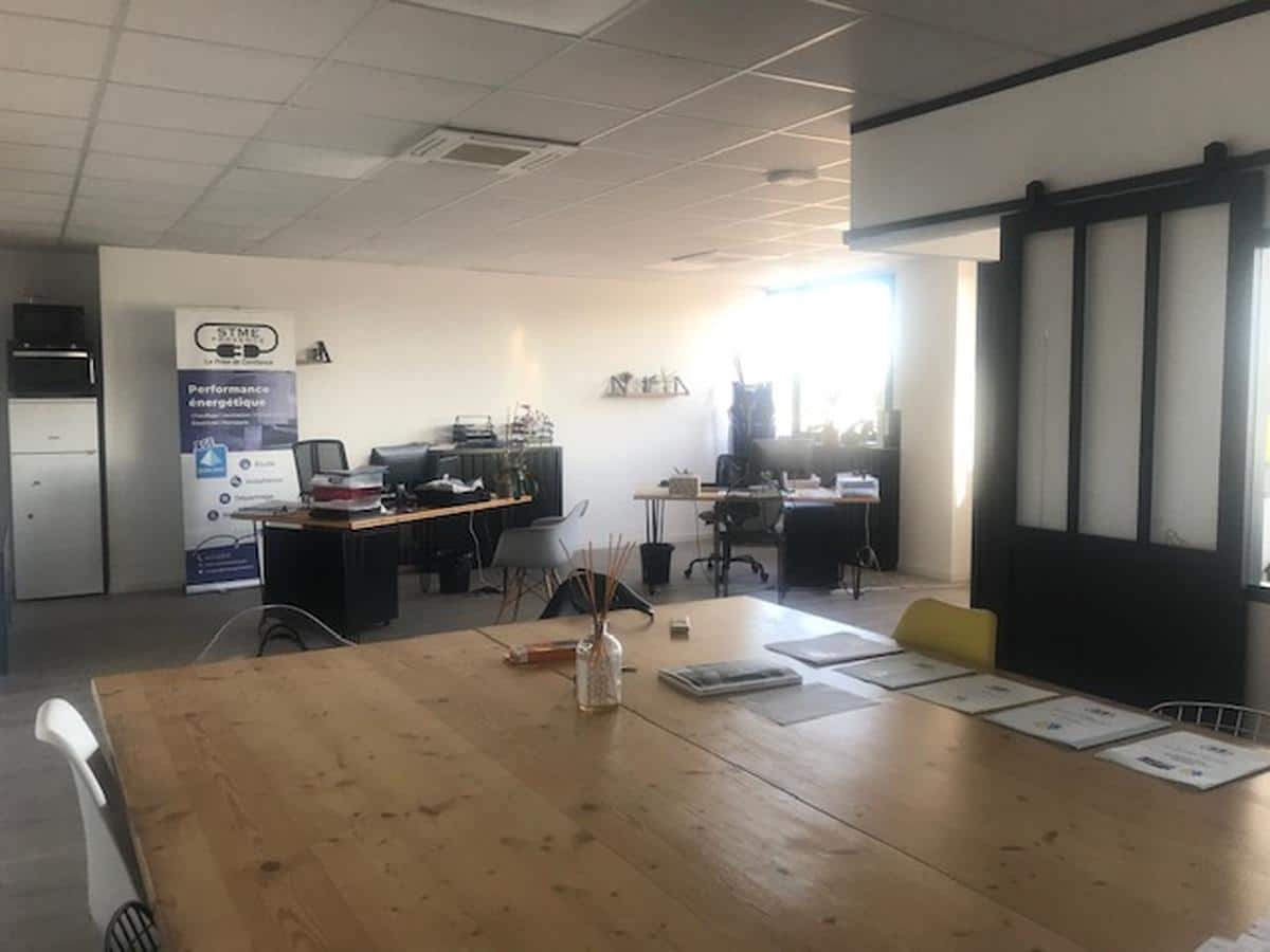LOCAUX D’ACTIVITE A LOUR SALON DE PROVENCE