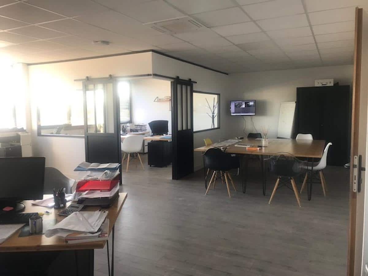 LOCAUX D’ACTIVITE A LOUR SALON DE PROVENCE