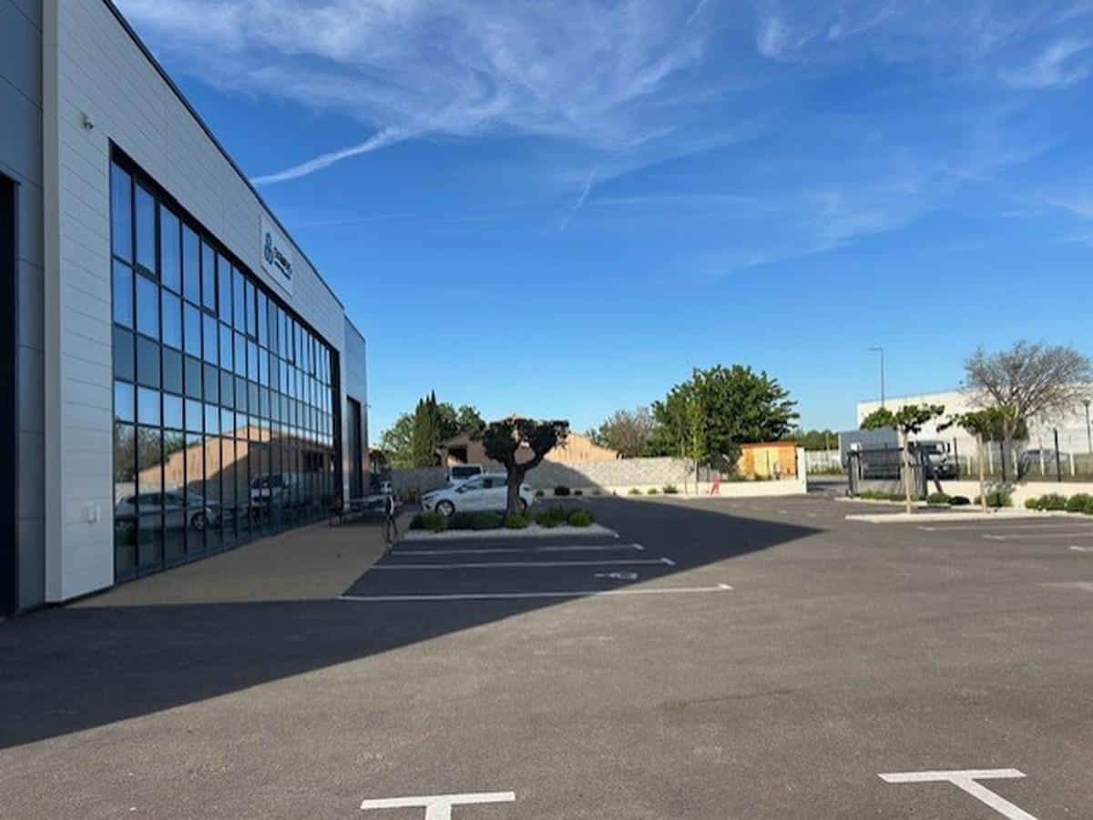Business premises of 1831m2 for rent in Miramas