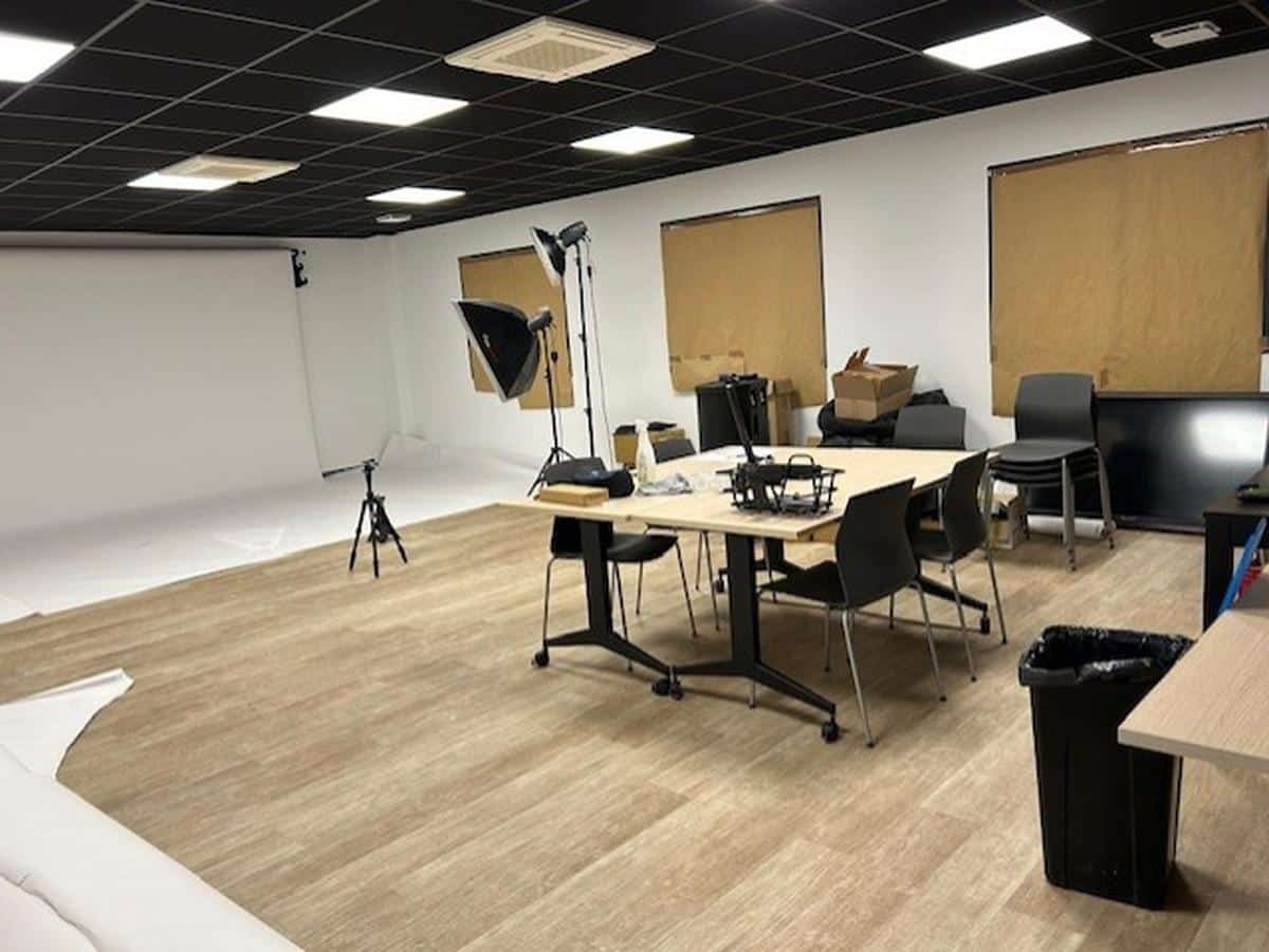 Business premises of 1831m2 for rent in Miramas