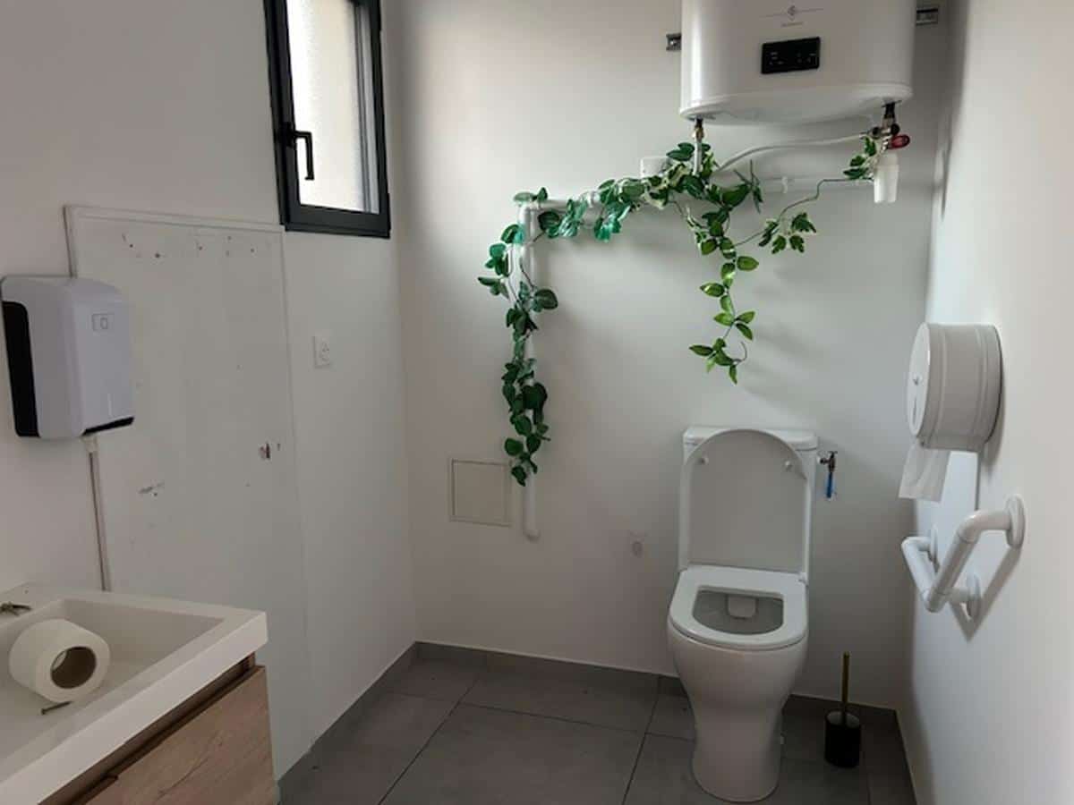 Commercial premises of 67m2 for rent in Lançon-Provence