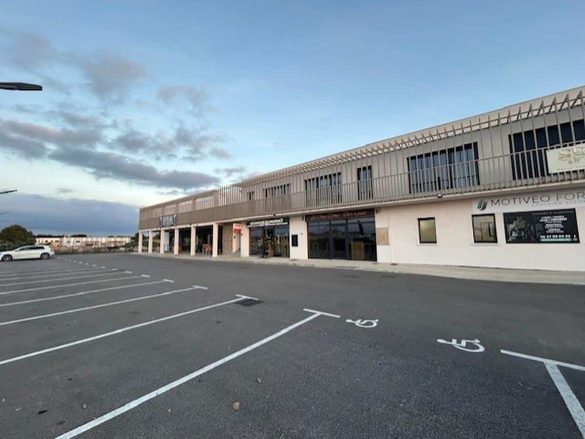 Commercial premises of 67m2 for rent in Lançon-Provence