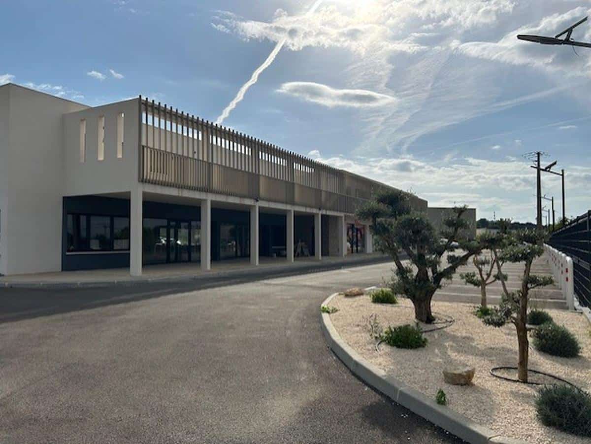 Commercial premises of 67m2 for rent in Lançon-Provence